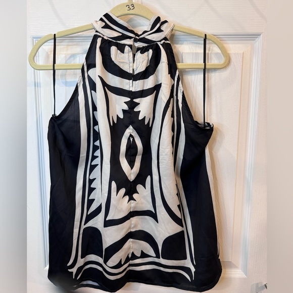 💜NWT Hazel black and White Sleeveless Blouse - Picture 3 of 3